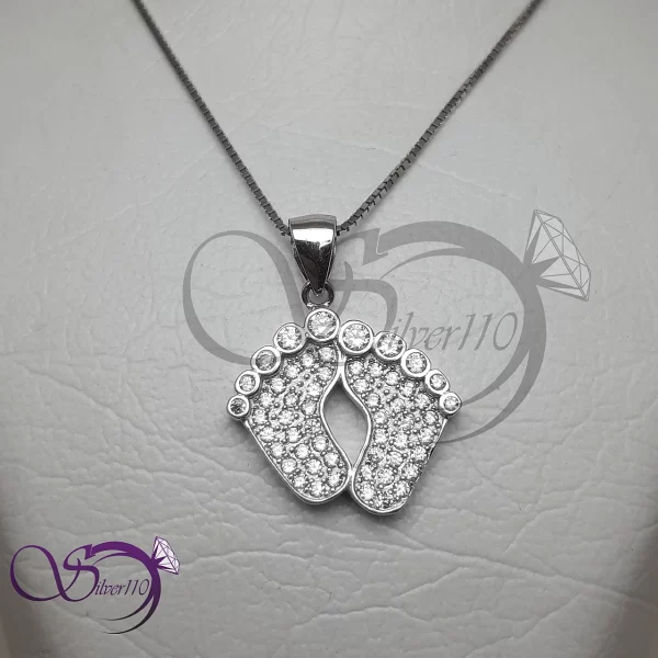 گردنبند پای کودک