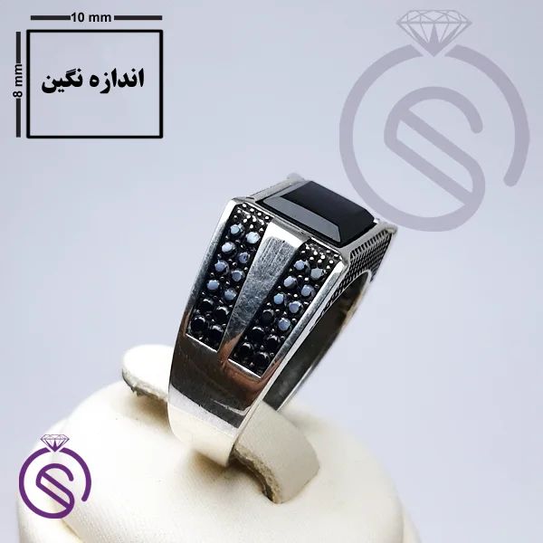 انگشتر عقیق سیاه مدل کریستوفر