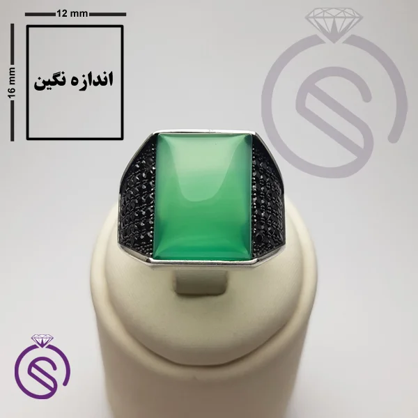 انگشتر عقیق سبز مدل سلطنتی مستطیل برجسته