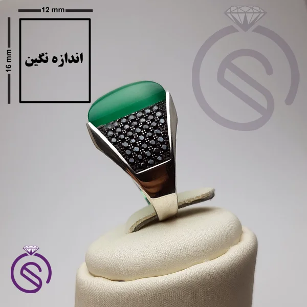 انگشتر عقیق سبز مدل سلطنتی مستطیل برجسته
